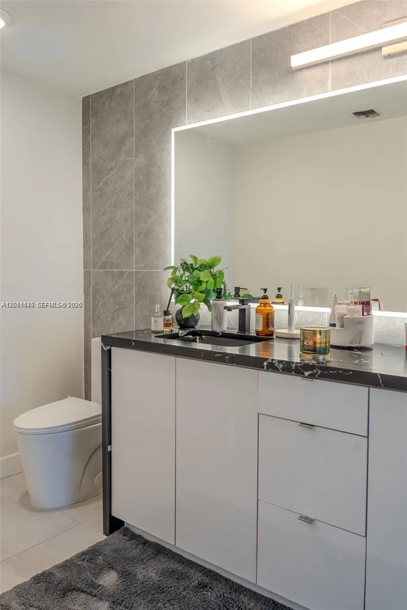 90 SW 3rd St # 3703, Miami, FL 33130 photo 7