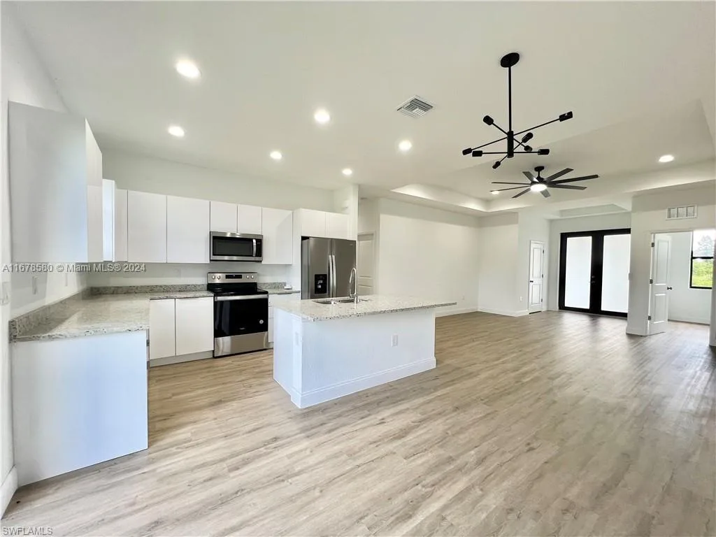 546 S Aspen Ave, Lehigh Acres, FL 33974