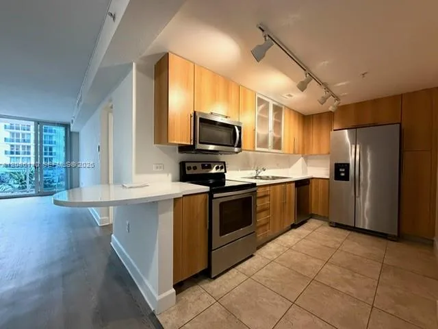 1900 S Treasure Dr # 1H, North Bay Village, FL 33141