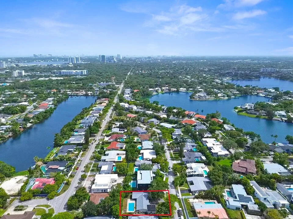 19711 NE 21ST Court, Miami, FL 33179 photo 4