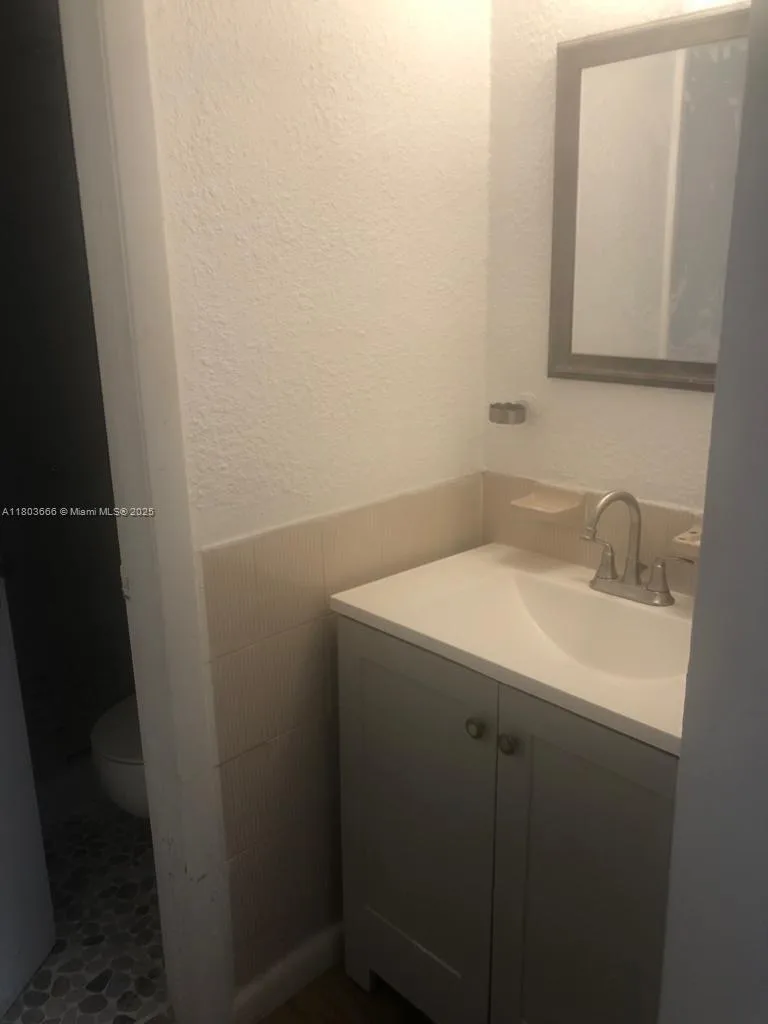 250 180th Dr # 108, Sunny Isles Beach, FL 33160 photo 11