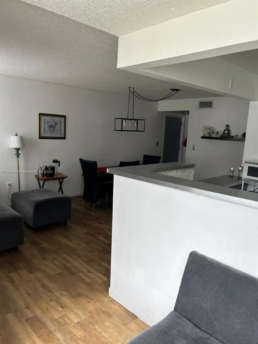 250 180th Dr # 108, Sunny Isles Beach, FL 33160 photo 4