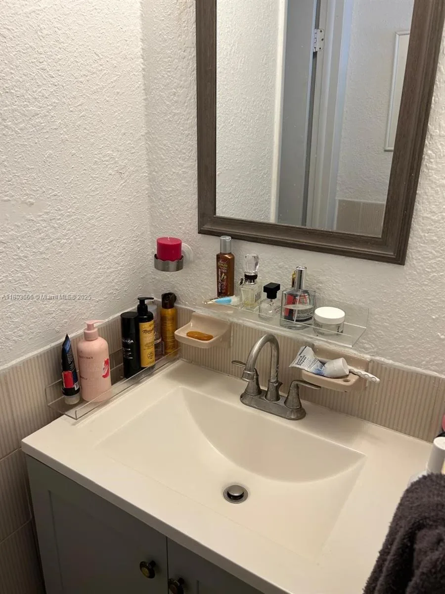 250 180th Dr # 108, Sunny Isles Beach, FL 33160 photo 7