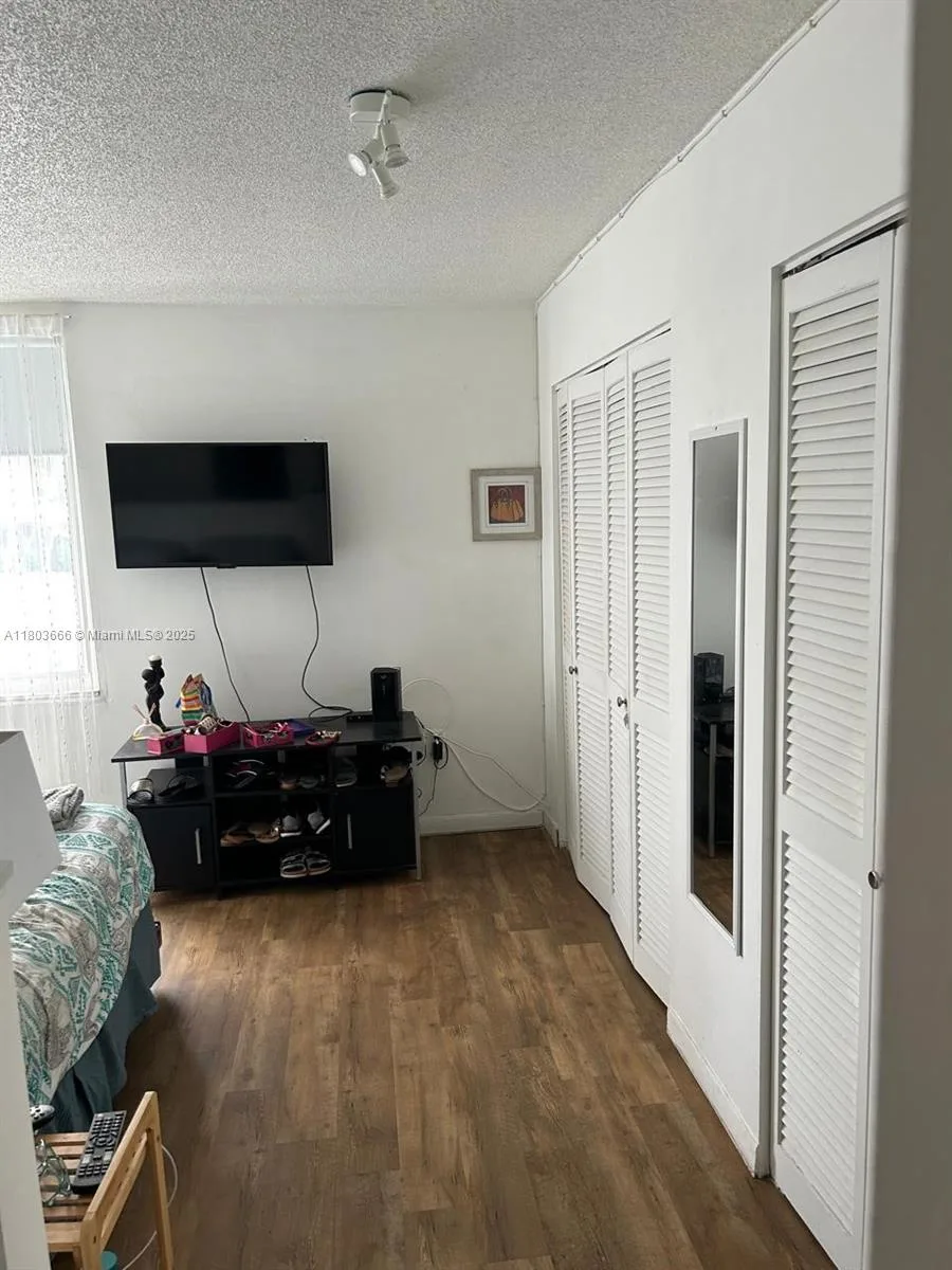 250 180th Dr # 108, Sunny Isles Beach, FL 33160 photo 9
