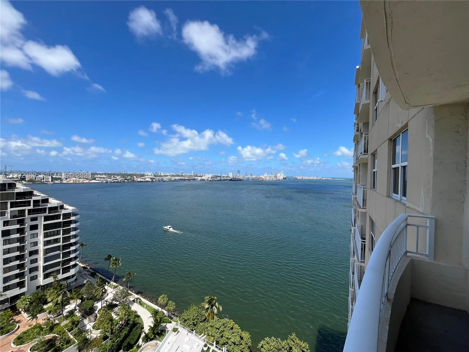 770 Claughton Island Dr # 2009, Miami, FL 33131