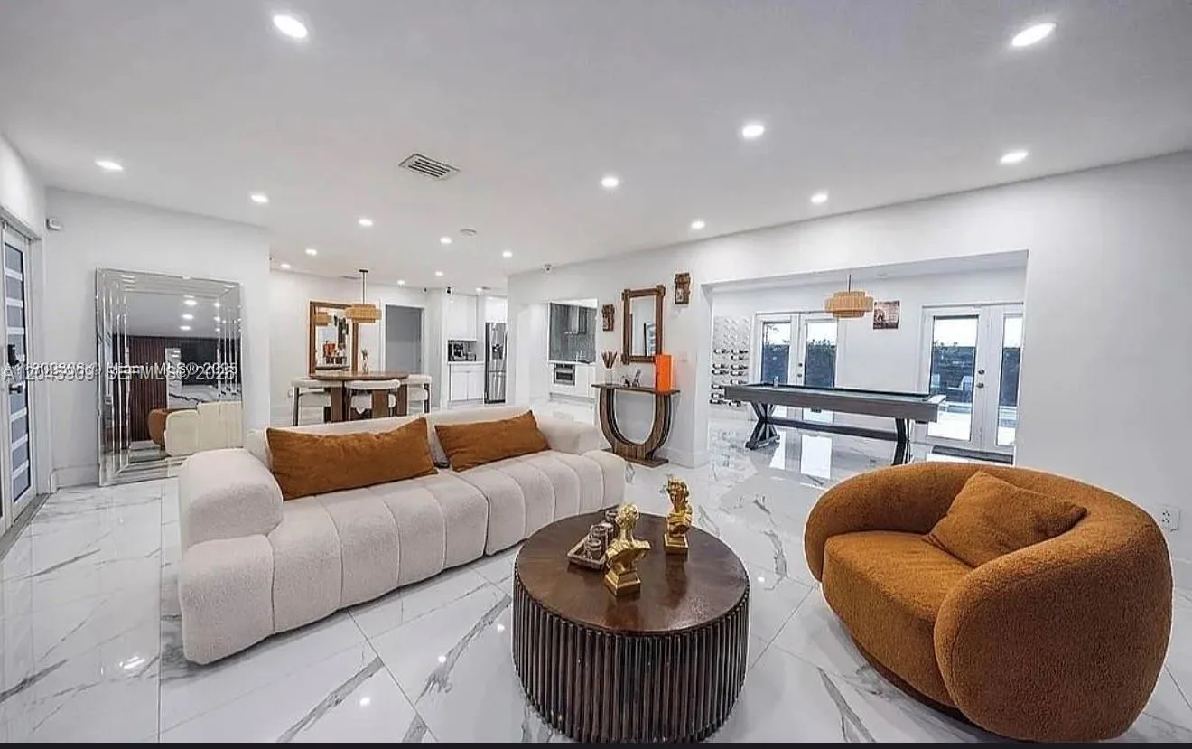 18250 NW 86th Ave, Hialeah, FL 33015 photo 2