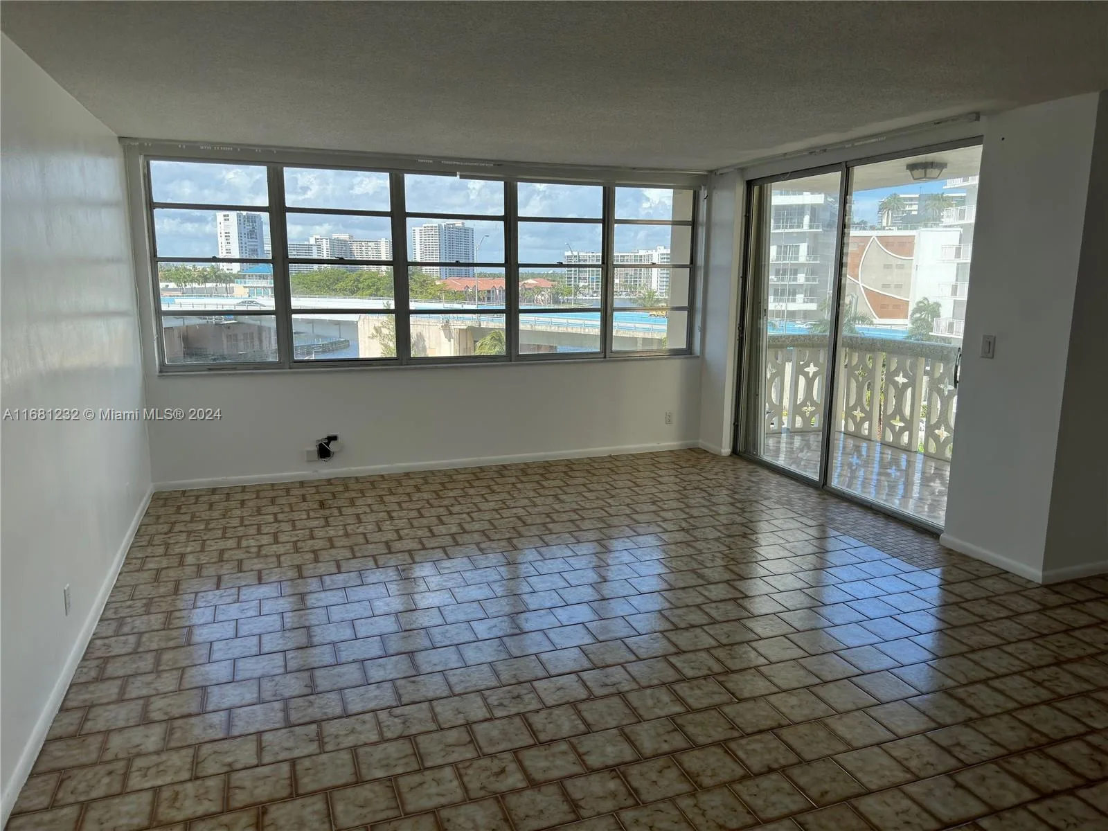1817 S Ocean Dr # 615, Hallandale Beach, FL 33009 photo 11