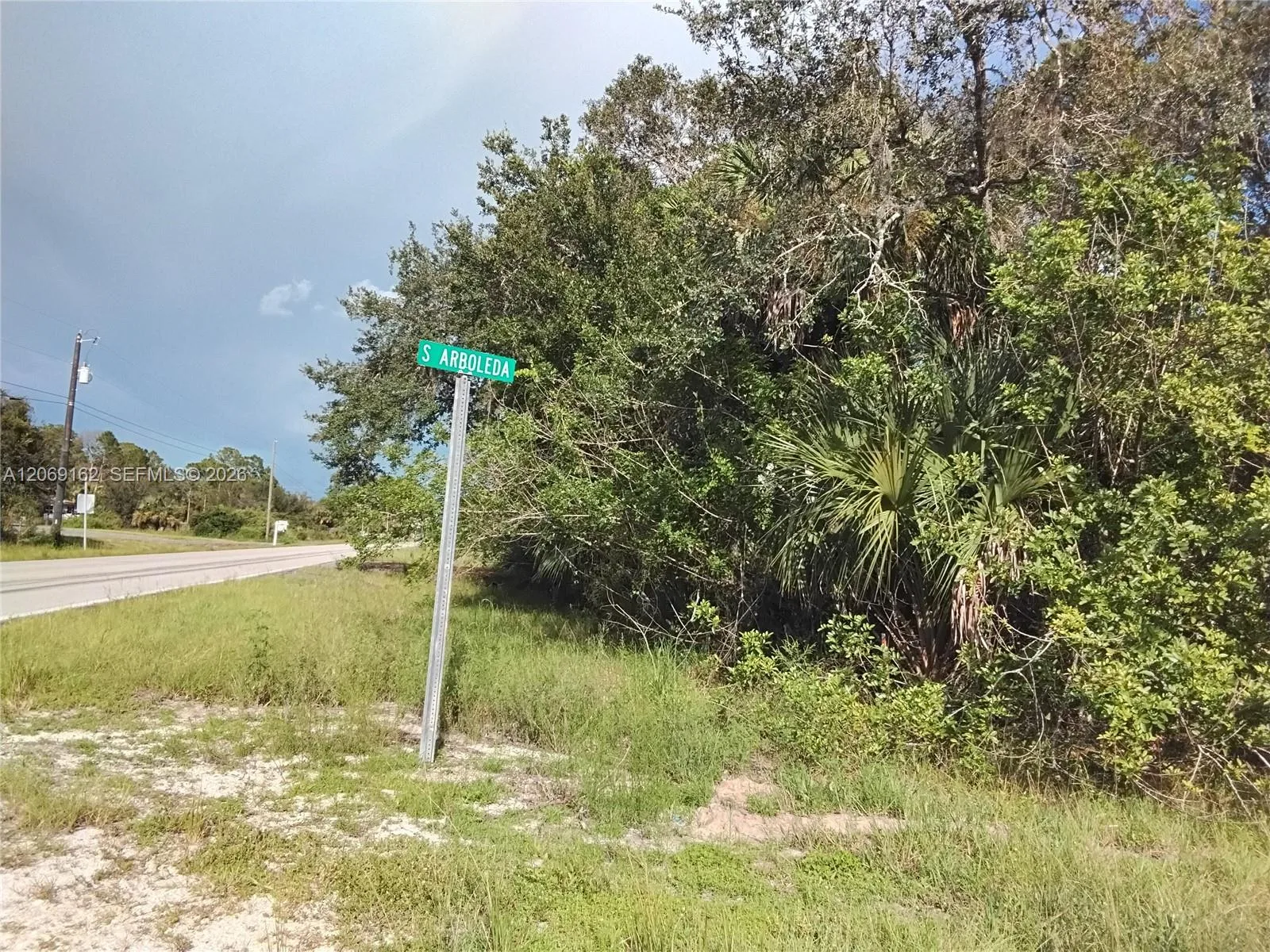 112 Avenida del Sur, Clewiston, FL 33440 photo 2