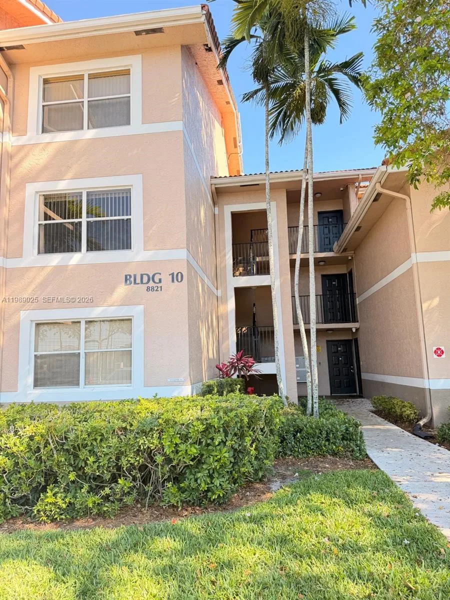 8821 Wiles Rd # 108, Coral Springs, FL 33067