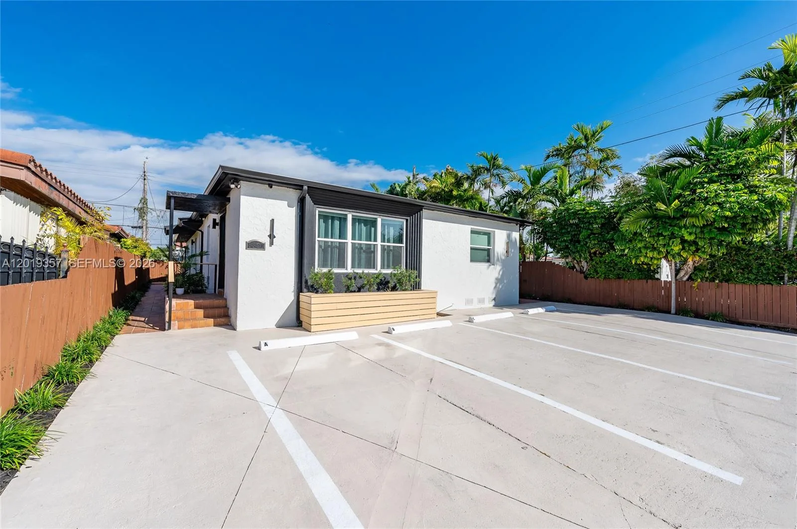 3321 NW 19th Ter, Miami, FL 33125 photo 4