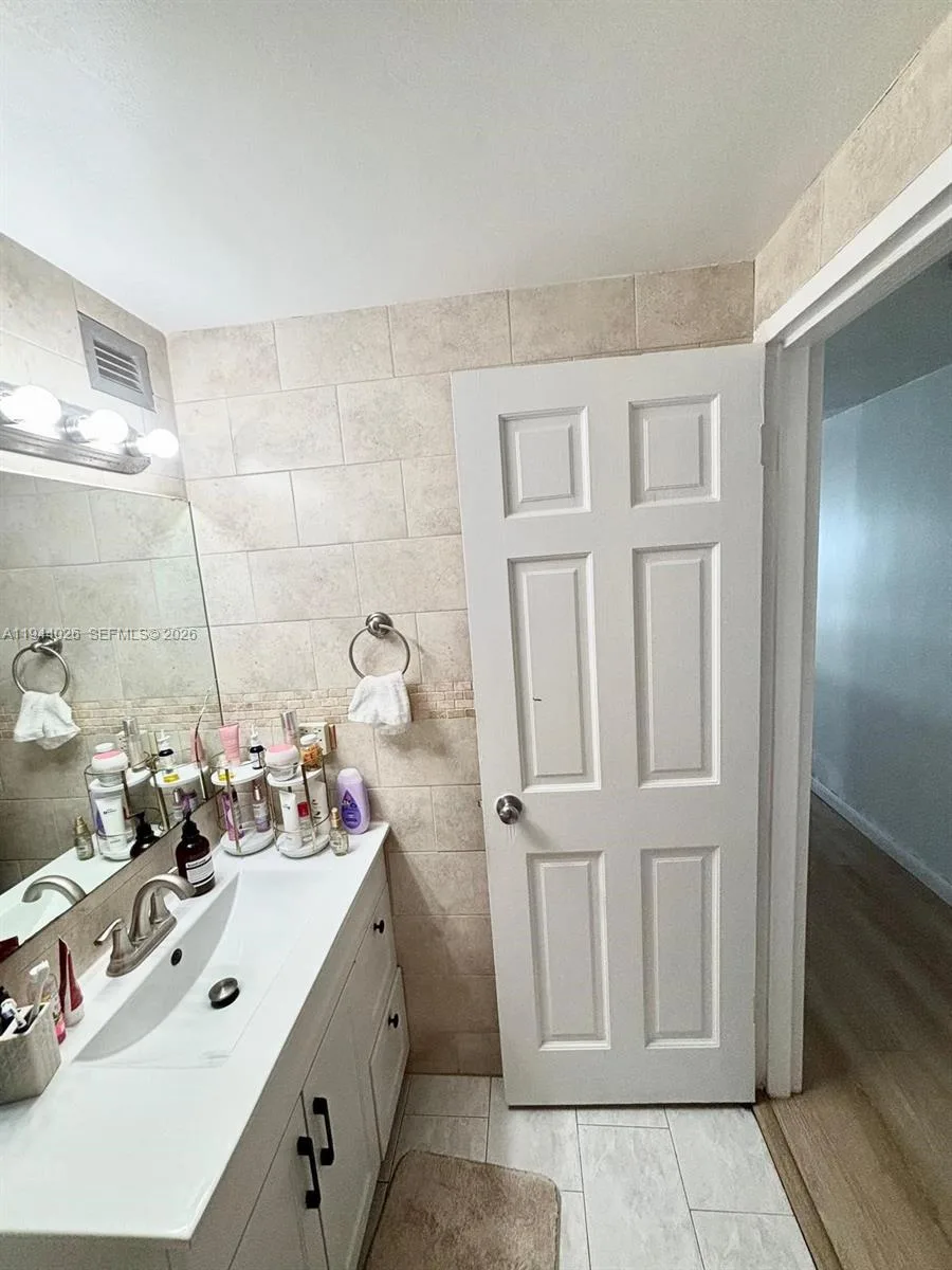 999 Brickell Bay Dr # 1503, Miami, FL 33131 photo 8