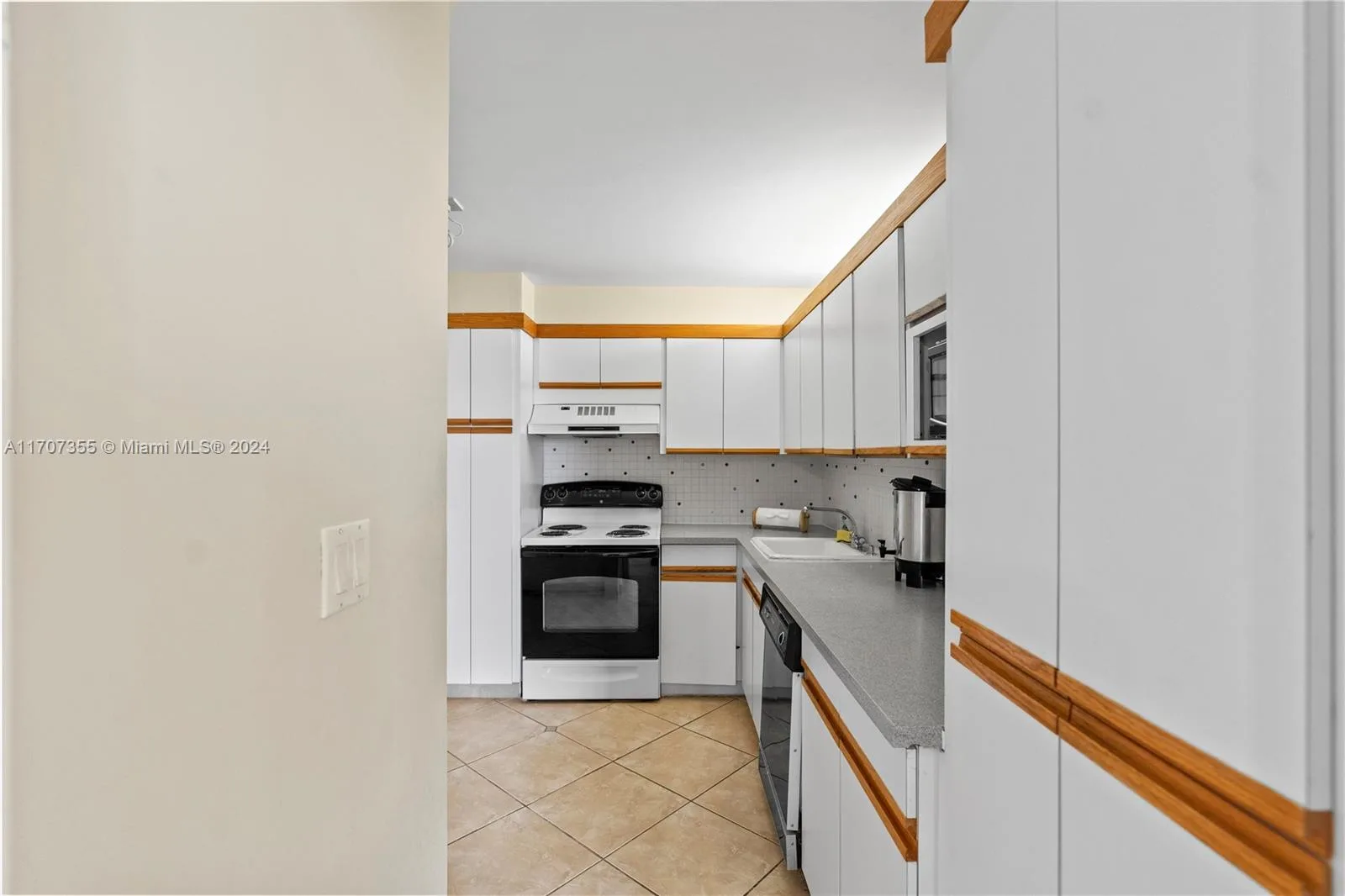 5005 Collins Ave # 425, Miami Beach, FL 33140 photo 10