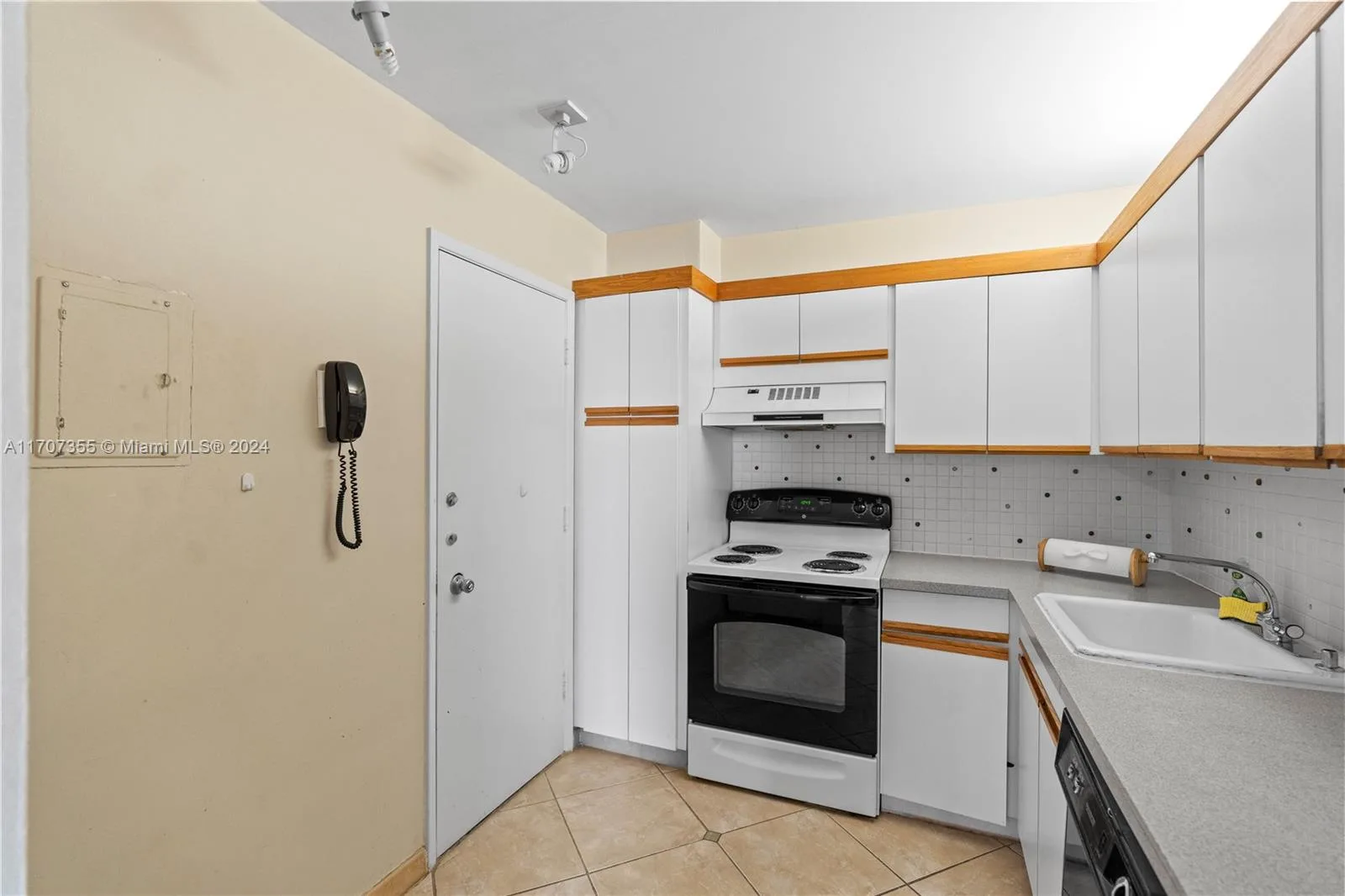 5005 Collins Ave # 425, Miami Beach, FL 33140 photo 12