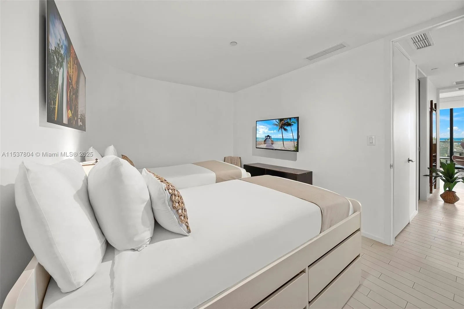 2201 Collins Ave # 814, Miami Beach, FL 33139 photo 5