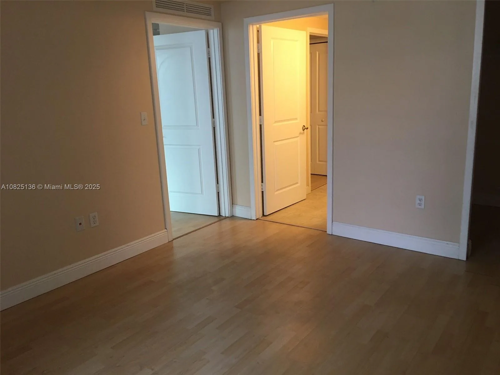 170 SE 14th St # 1407, Miami, FL 33131 photo 3