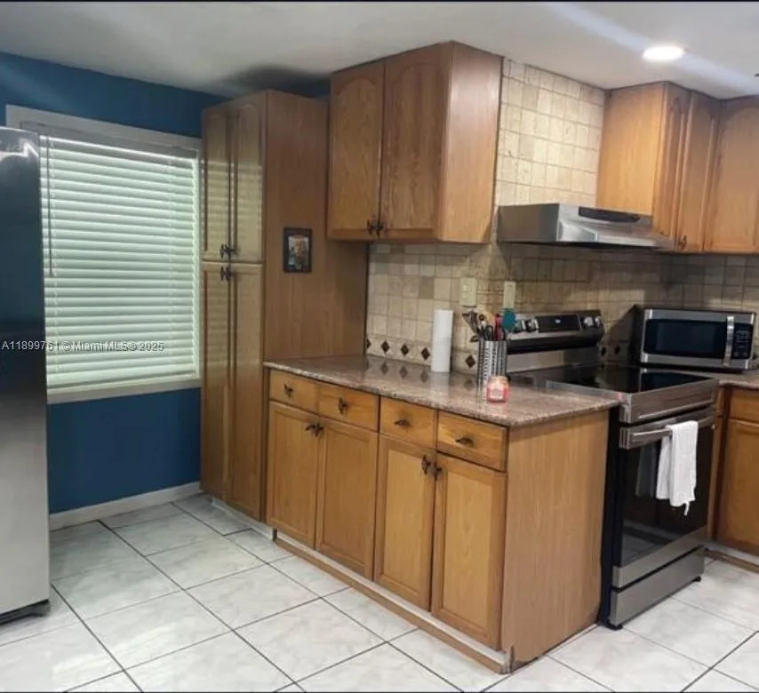 1708 S Saint Lucie Ct, Fort Pierce, FL 34949 photo 2