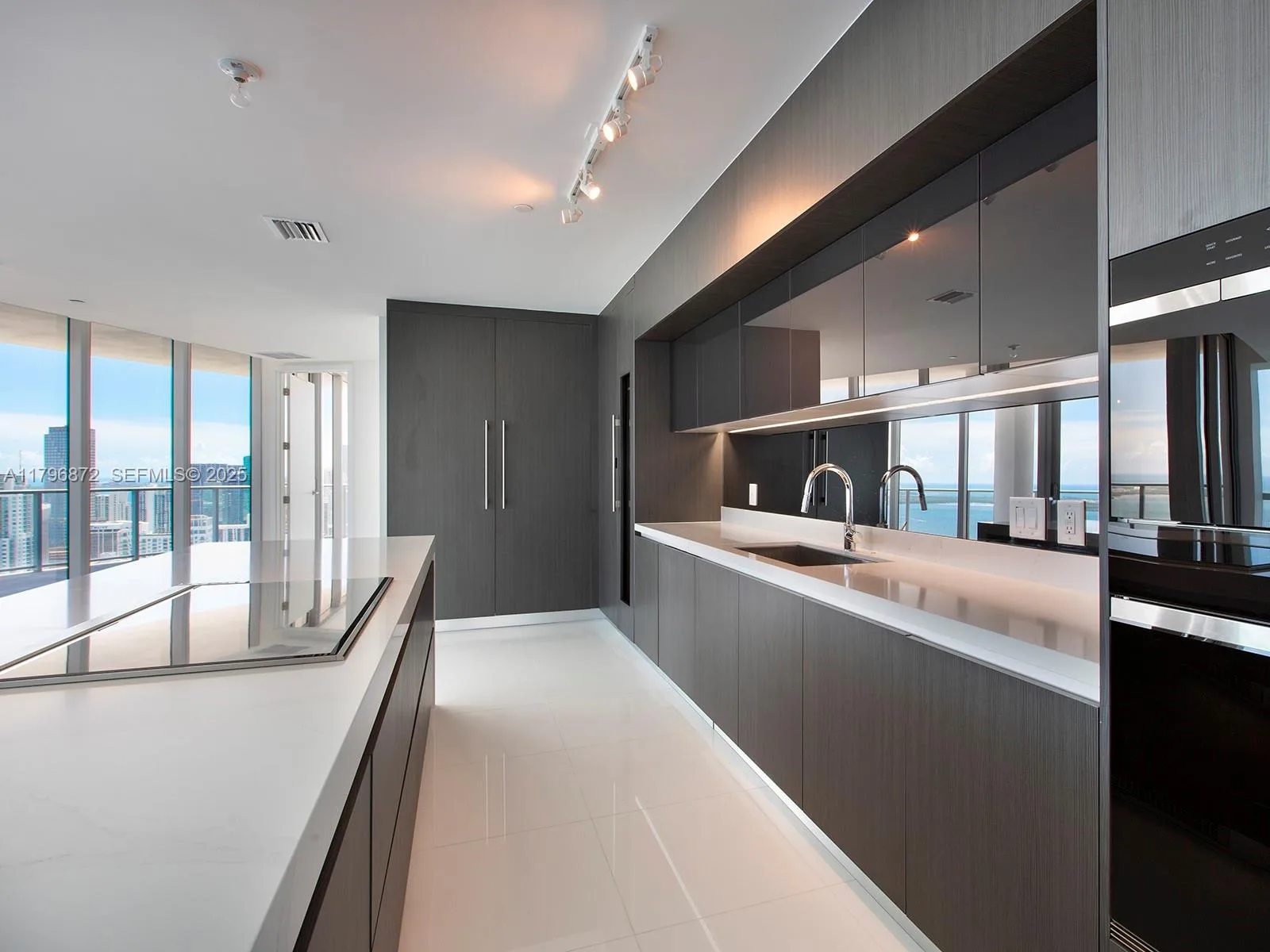 851 NE 1st Ave # PH5011, Miami, FL 33132 photo 9