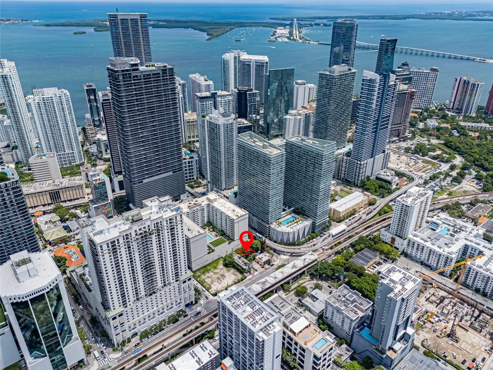 75 SW 11th St, Miami, FL 33130 photo 2