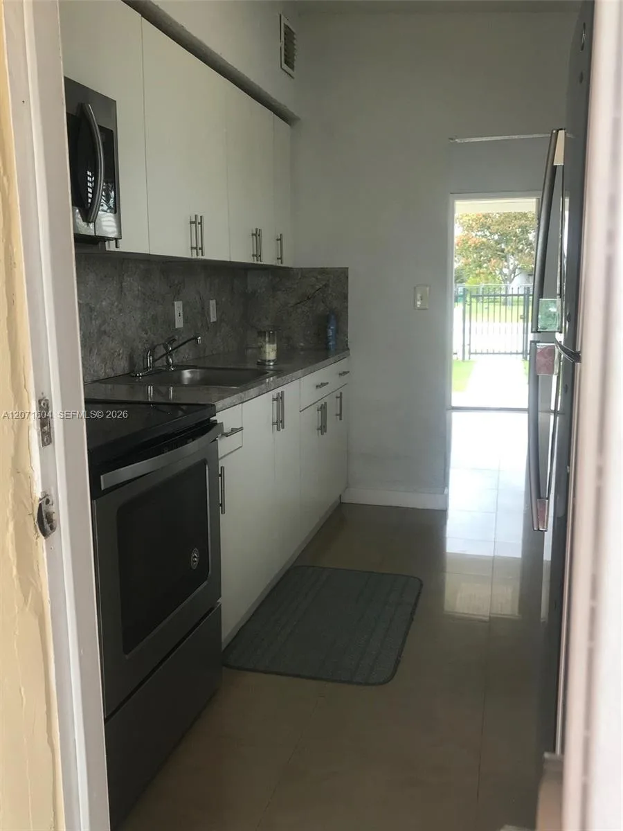 21625 SW 109th Ave, Miami, FL 33170 photo 4