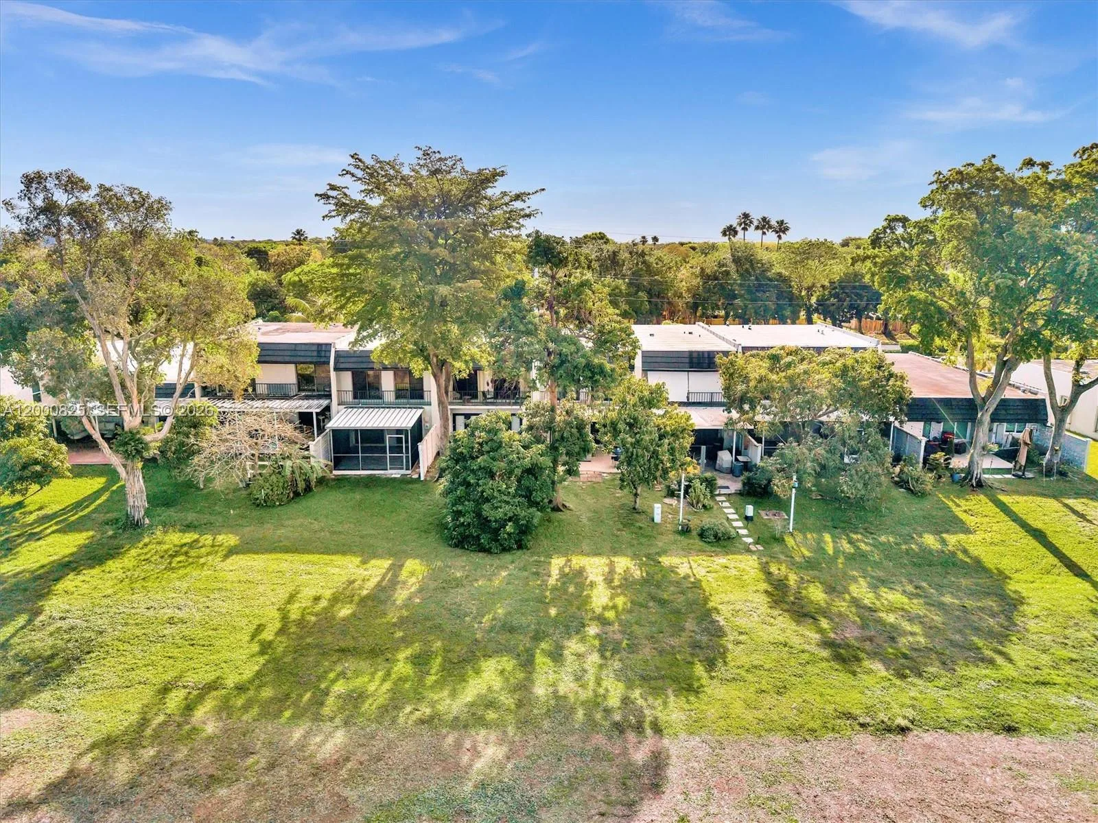 19174 Bobolink Dr, Hialeah, FL 33015