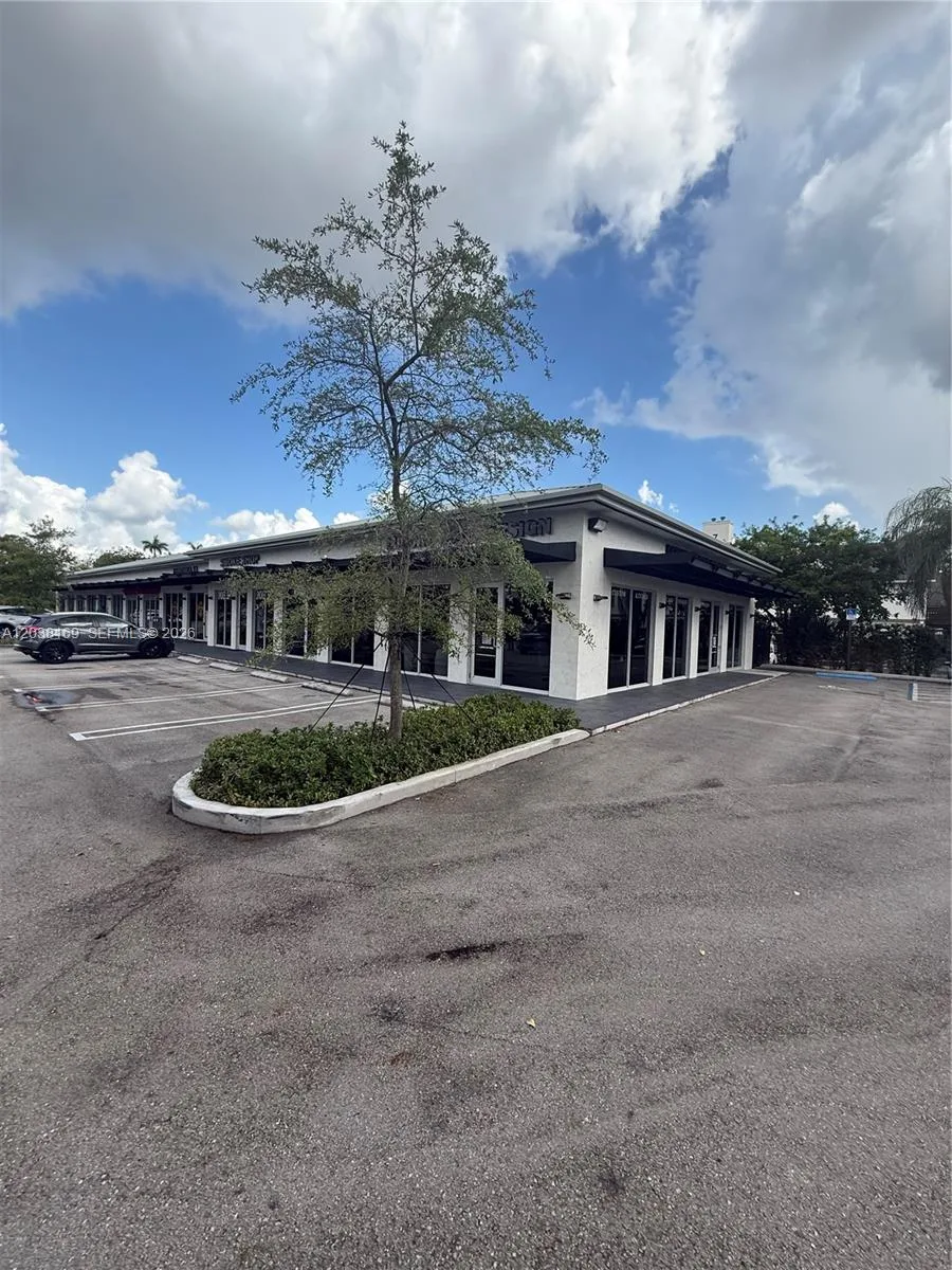 8205 NW 12th St, Doral, FL 33126