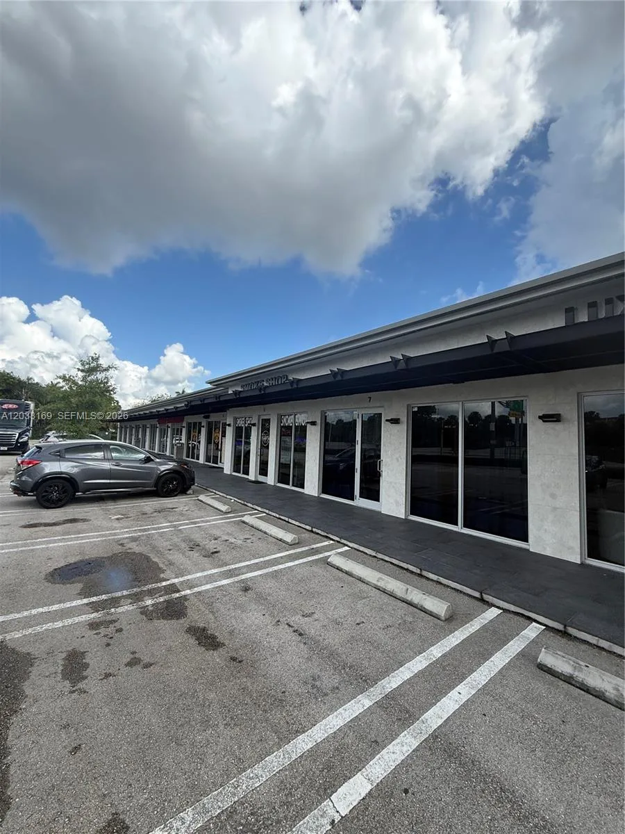 8205 NW 12th St, Doral, FL 33126 photo 2