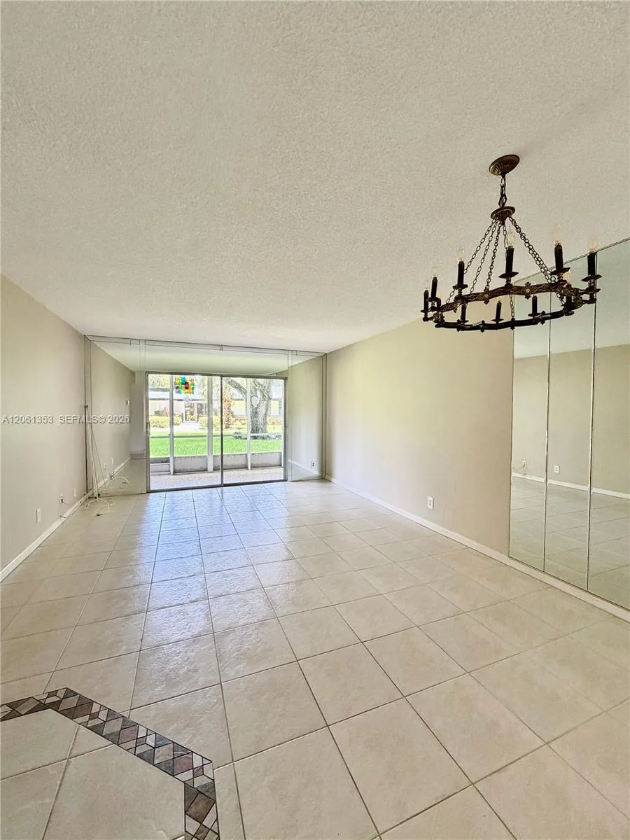 5001 NW 34th St # 102, Lauderdale Lakes, FL 33319 — zdjęcie 2