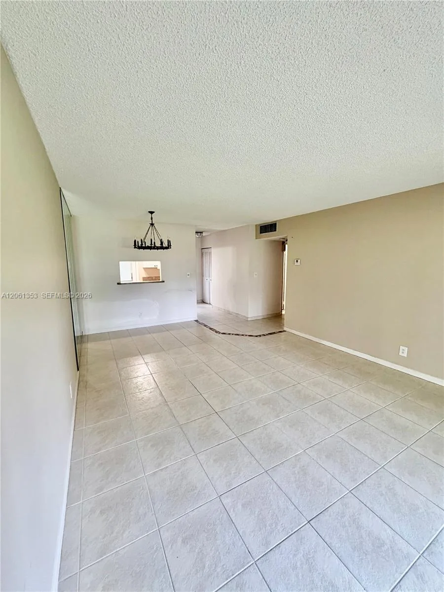5001 NW 34th St # 102, Lauderdale Lakes, FL 33319 — zdjęcie 3
