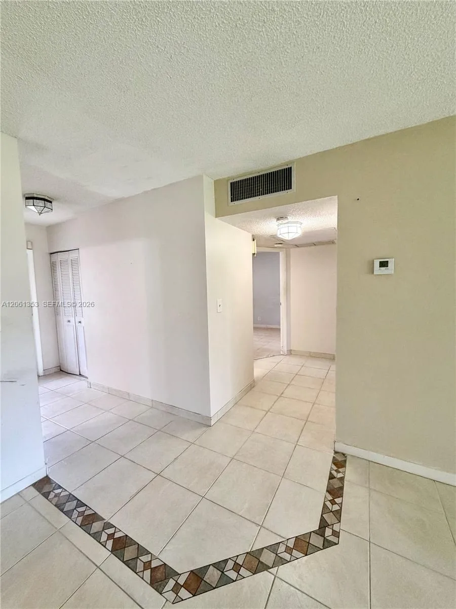 5001 NW 34th St # 102, Lauderdale Lakes, FL 33319 — zdjęcie 5