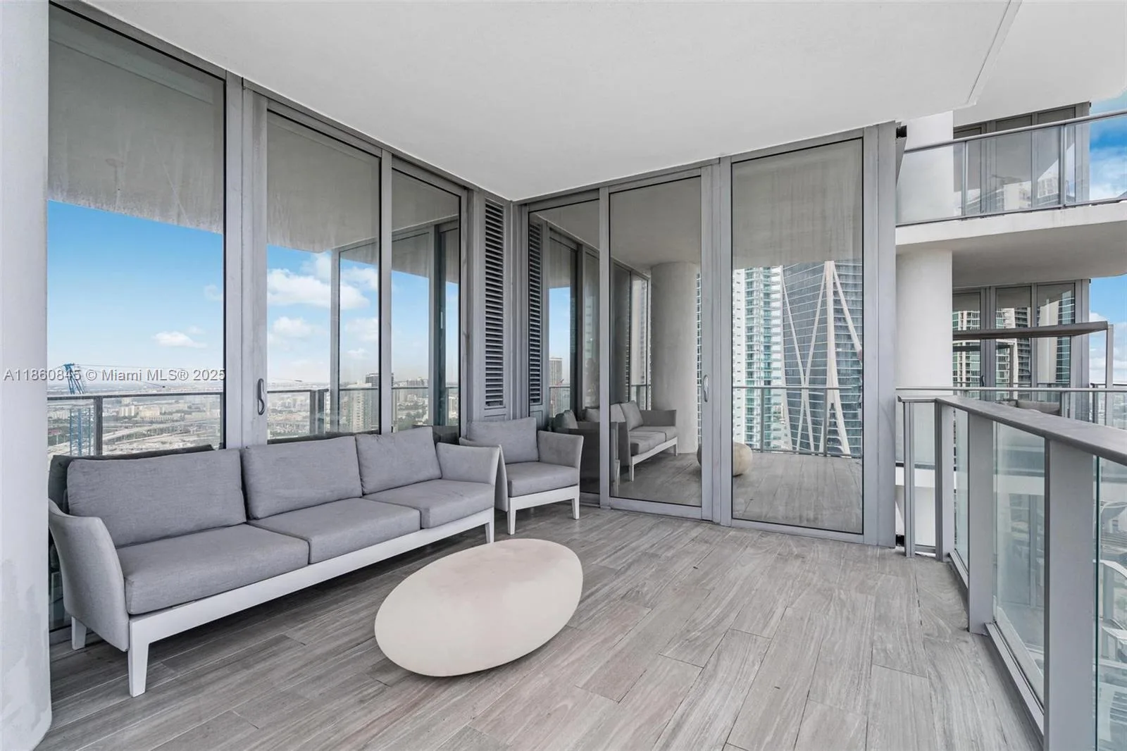 851 NE 1st Ave # 3301, Miami, FL 33132 photo 4
