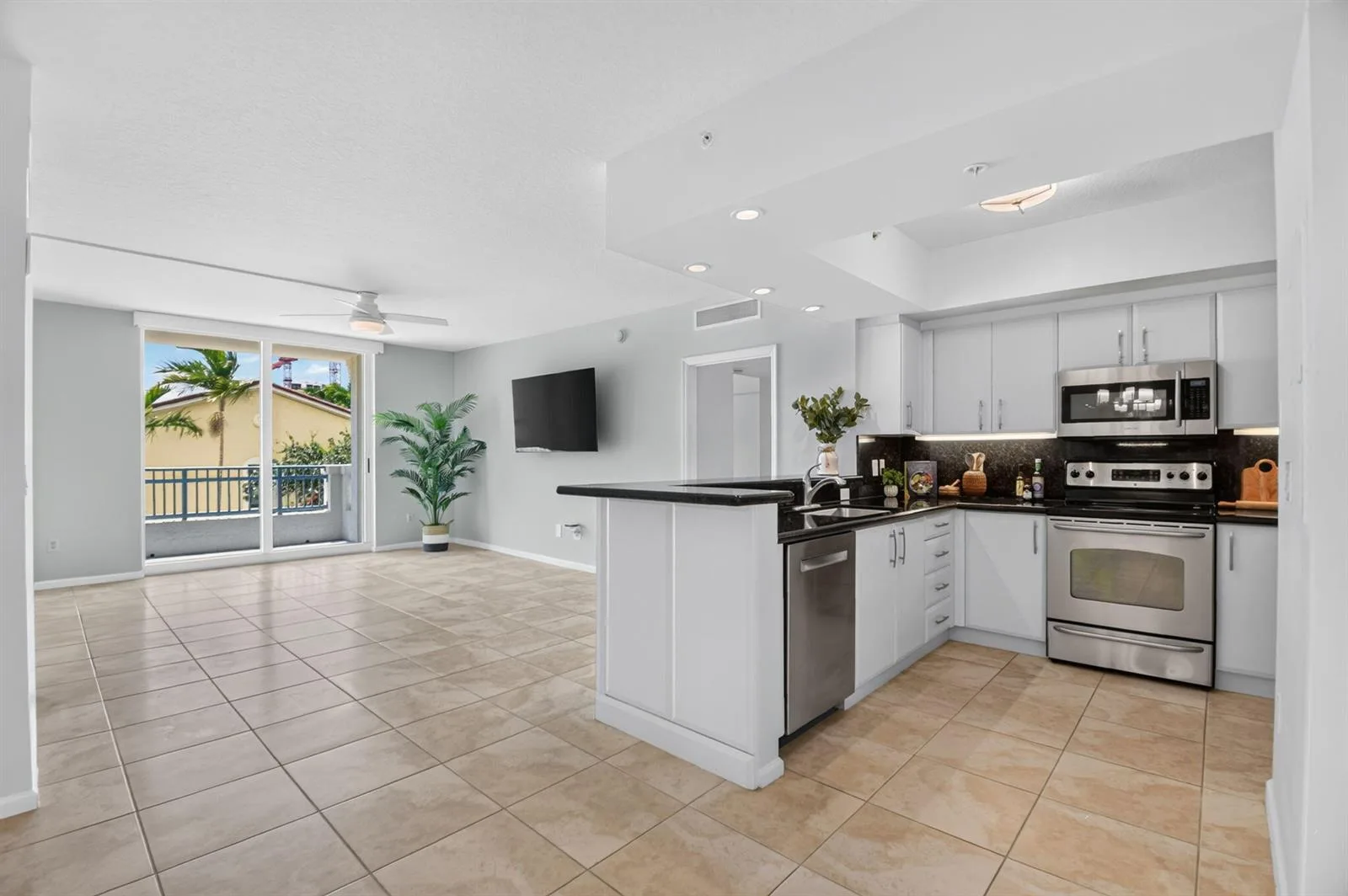 403 S Sapodilla Avenue # 307, West Palm Beach, FL 33401 photo 2