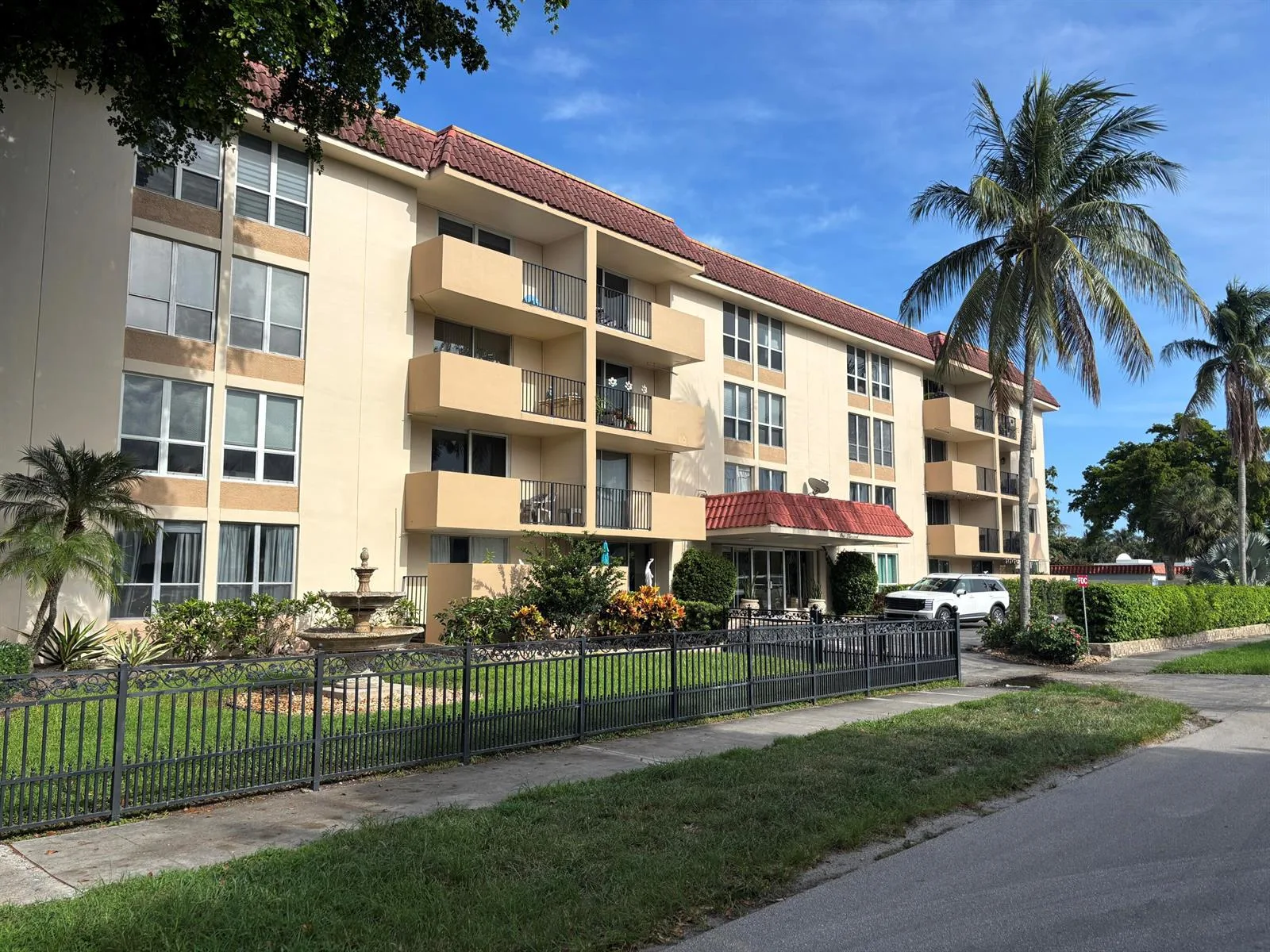 1000 Spanish River Road # 3c, Boca Raton, FL 33432
