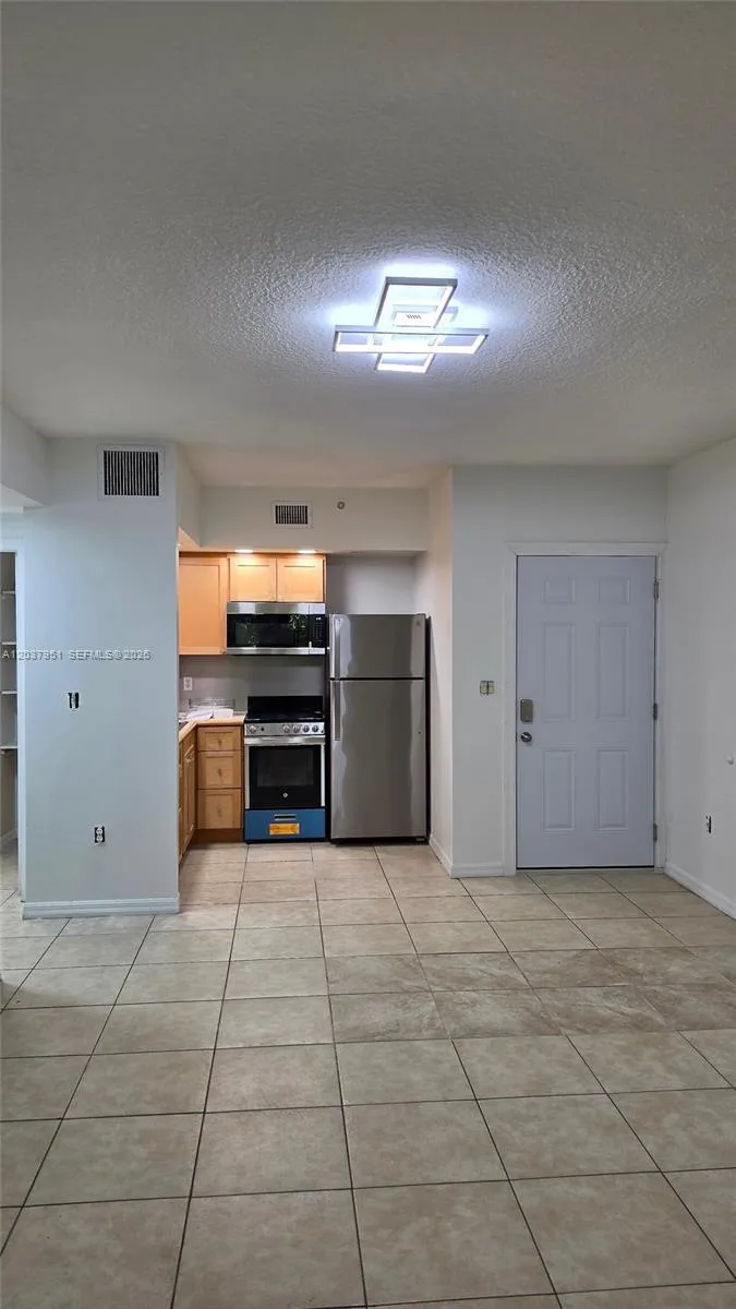 2630 SW 28th St # 14, Miami, FL 33133
