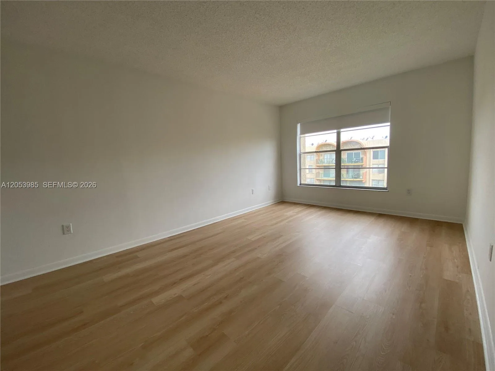 9350 Fontainebleau Blvd # 609, Miami, FL 33172 photo 4