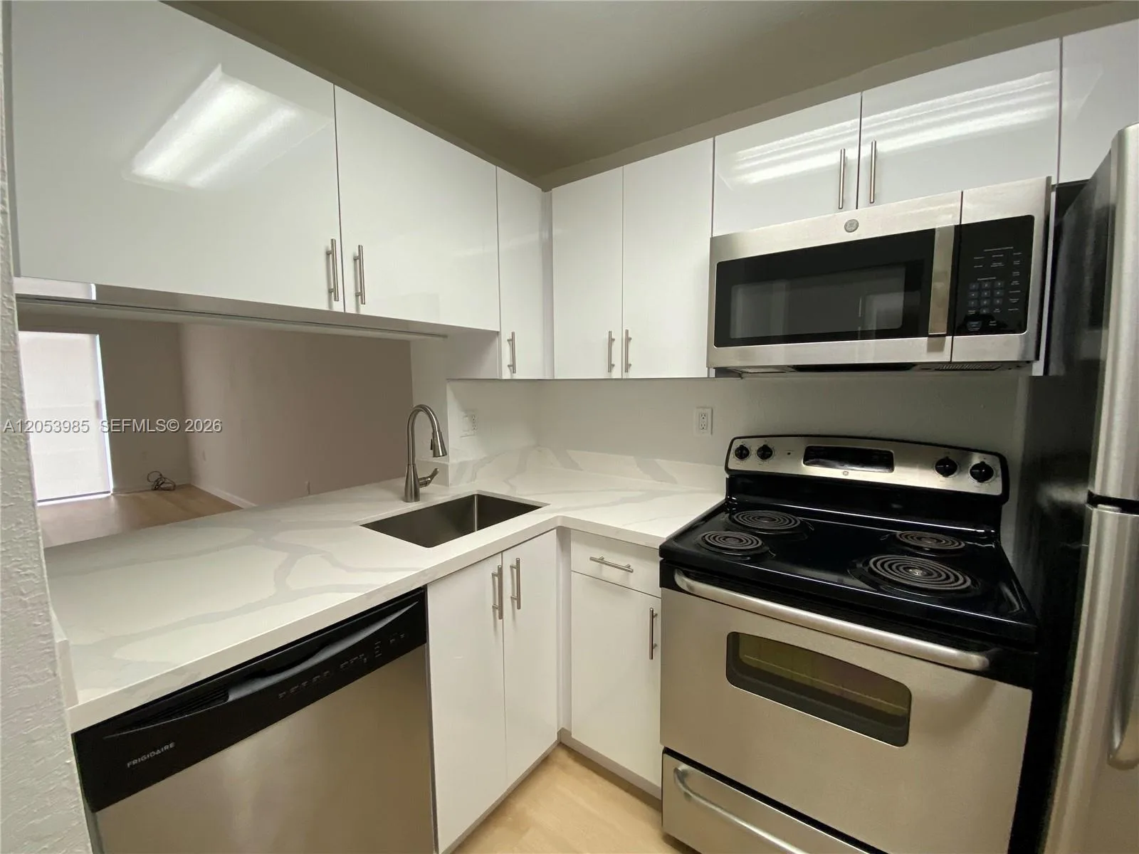 9350 Fontainebleau Blvd # 609, Miami, FL 33172 photo 7