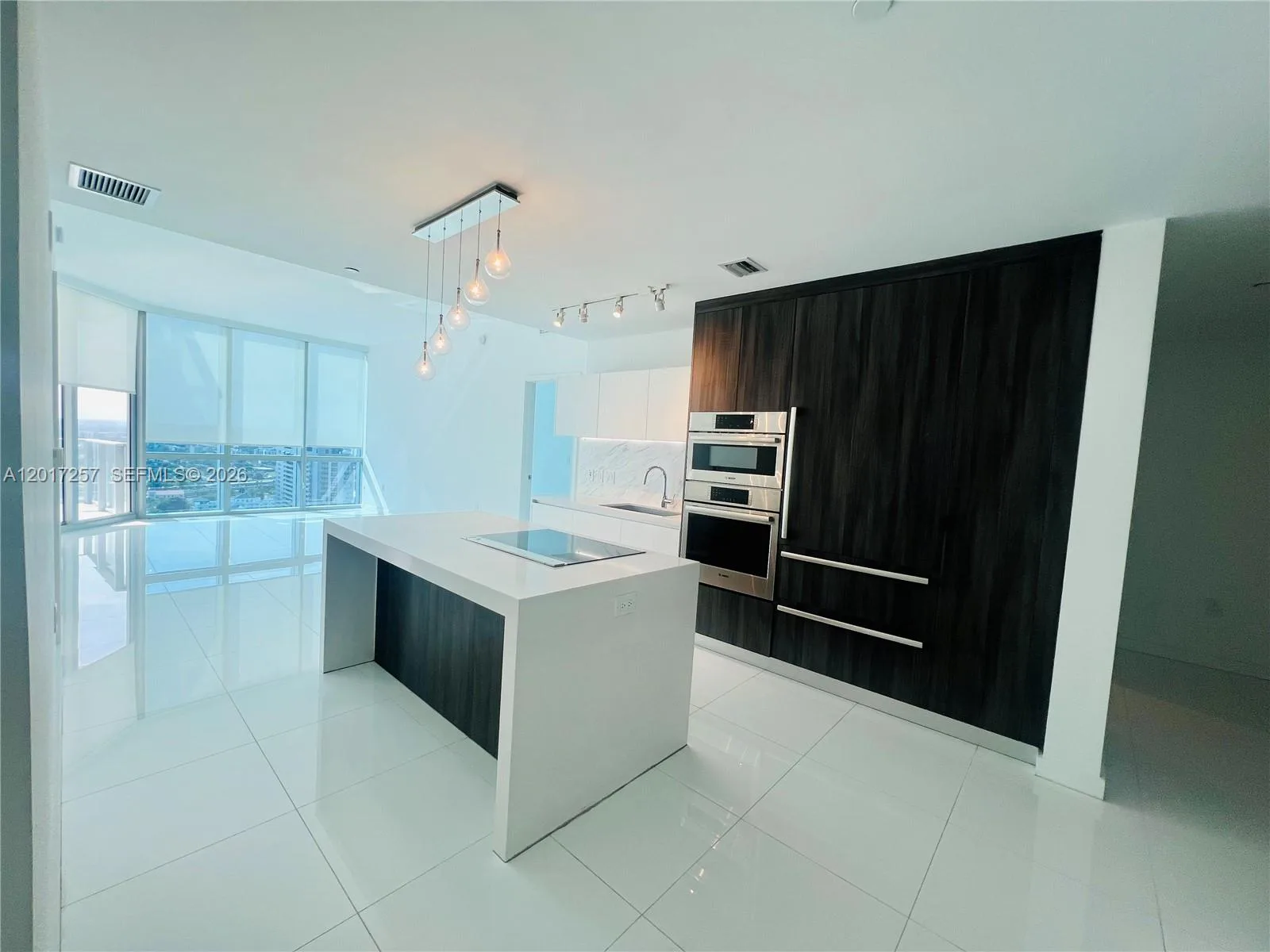 851 NE 1st Av # 2808, Miami, FL 33132
