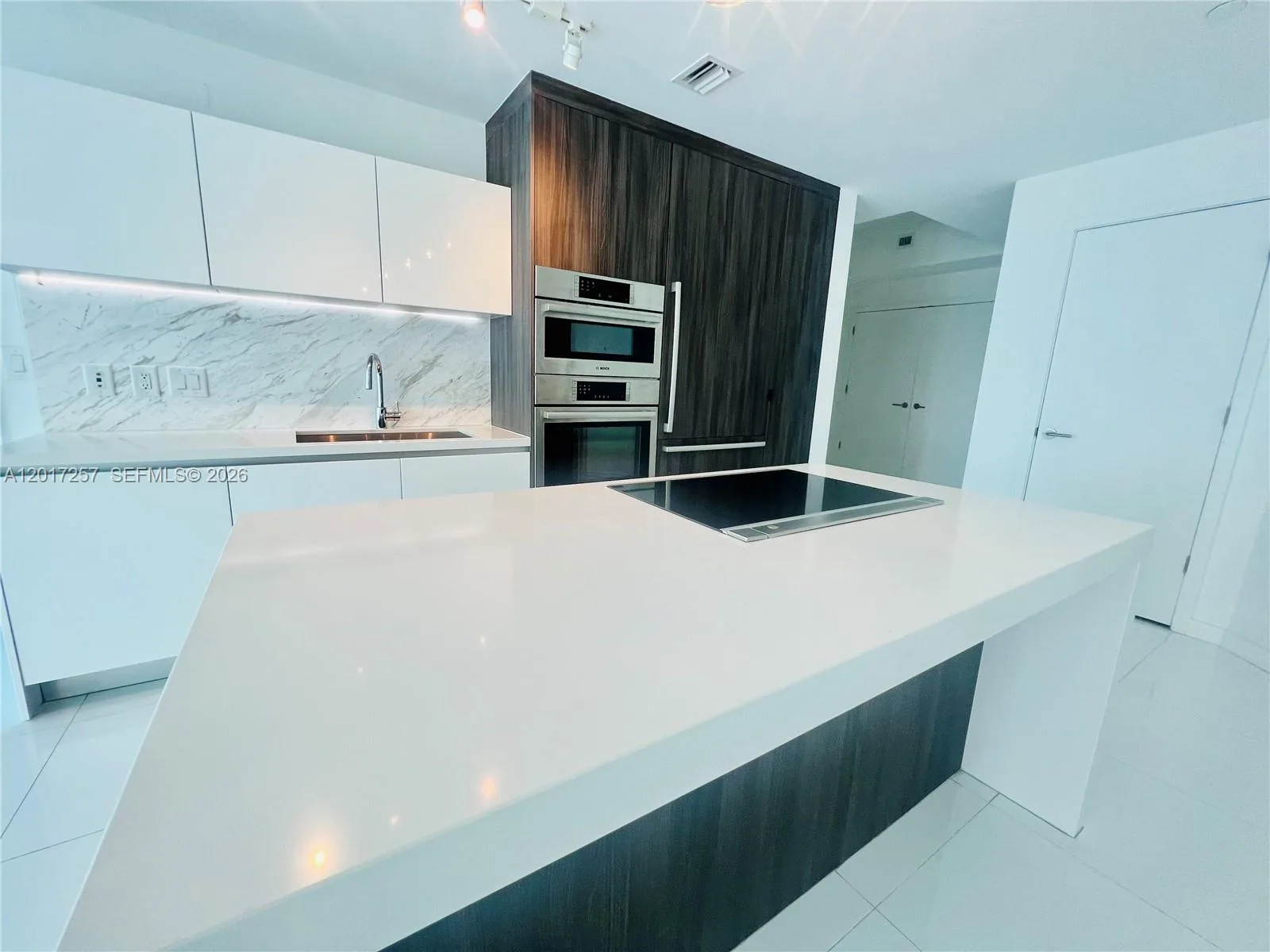 851 NE 1st Av # 2808, Miami, FL 33132 photo 4