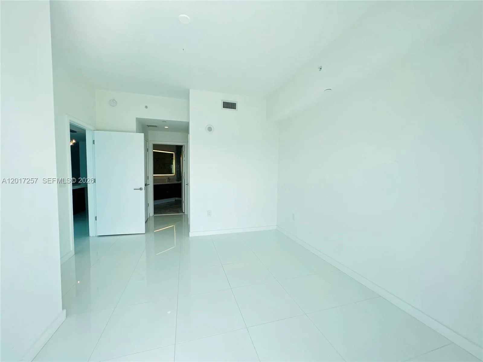 851 NE 1st Av # 2808, Miami, FL 33132 photo 9