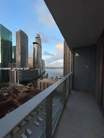 77 SE 5th St # 2004, Miami, FL 33131