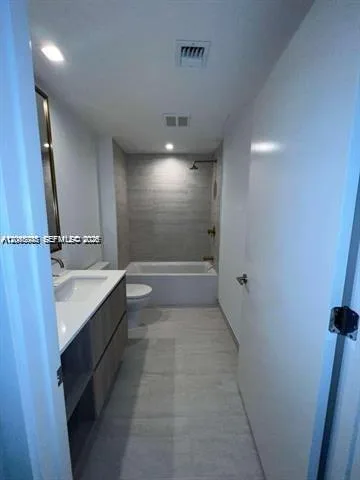 77 SE 5th St # 2004, Miami, FL 33131 photo 10