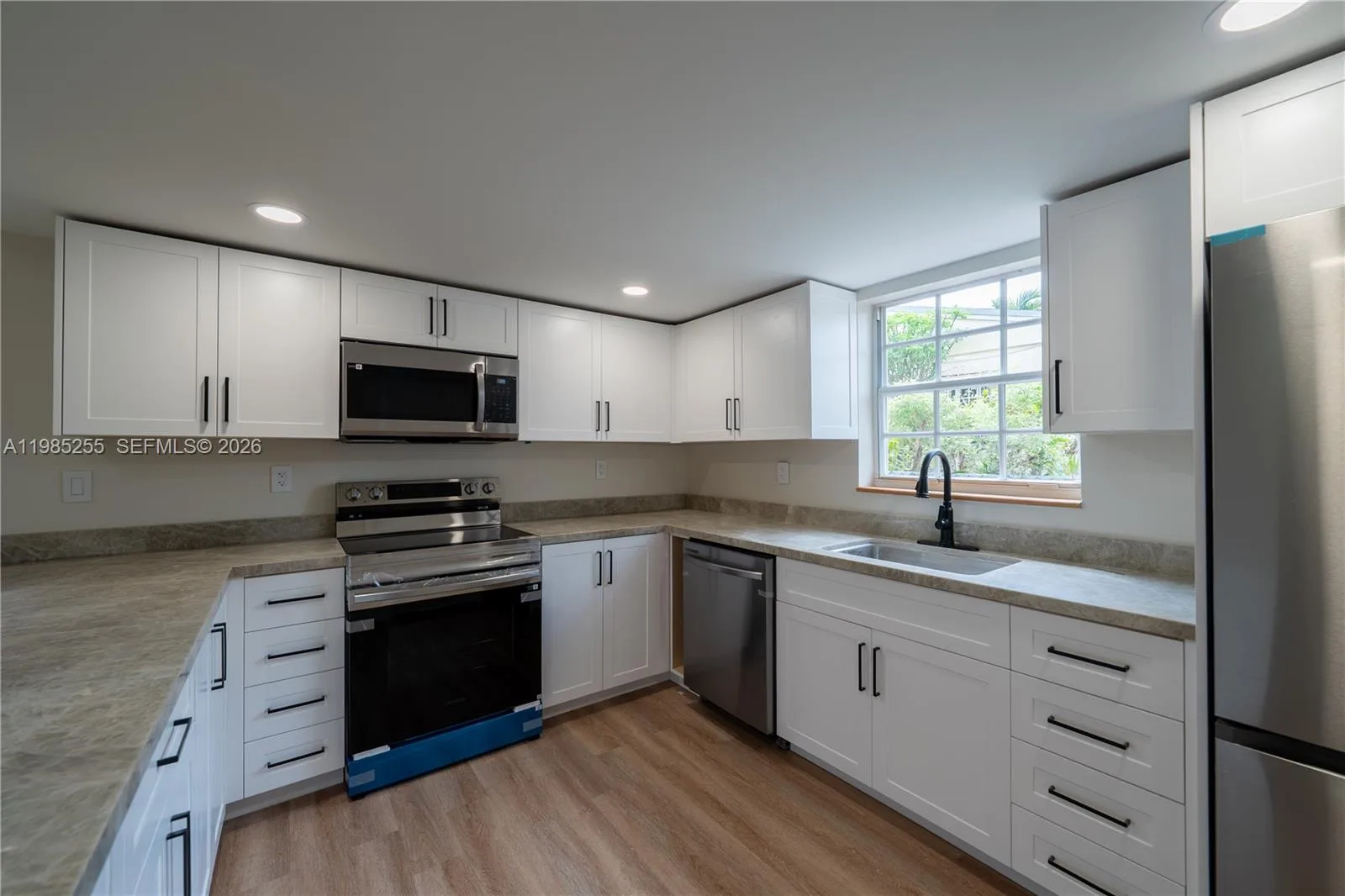 370 Flagami Blvd, Miami, FL 33144 photo 3