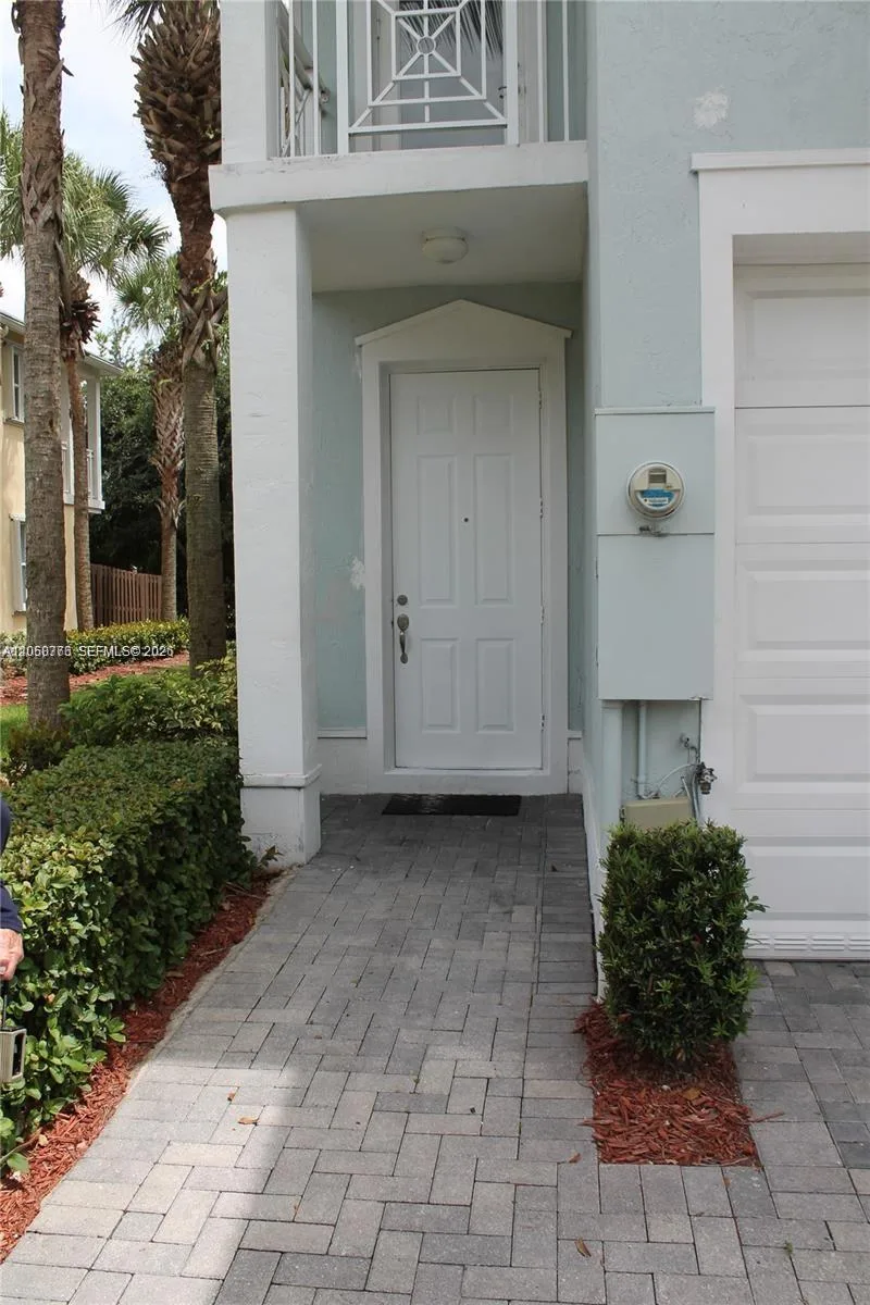 10770 NW 74th Ln, Doral, FL 33178 photo 2