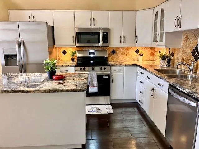 3910 Inverrary Blvd # 304-B, Lauderhill, FL 33319