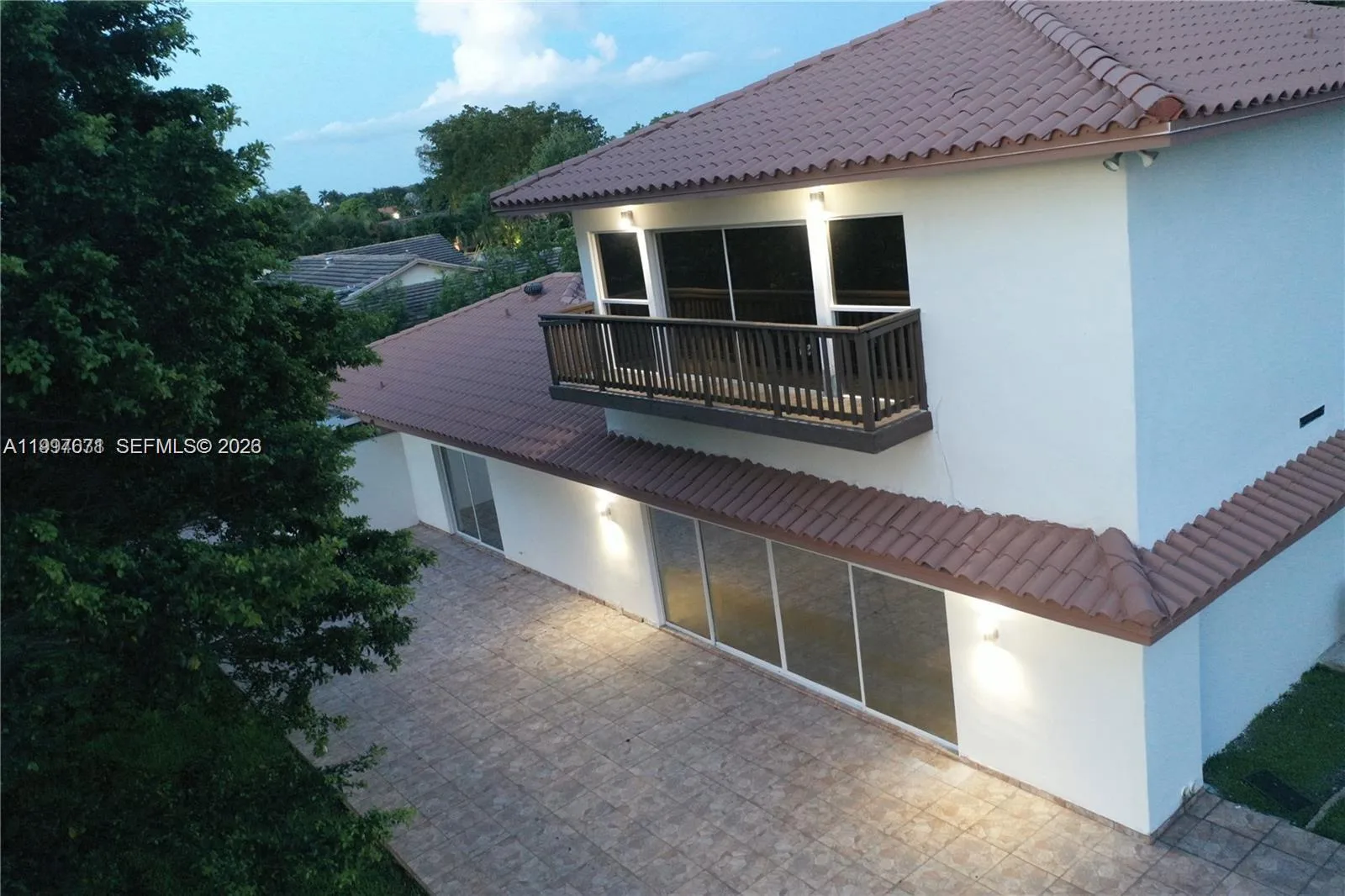 19740 W Saint Andrews Dr, Hialeah, FL 33015 photo 2