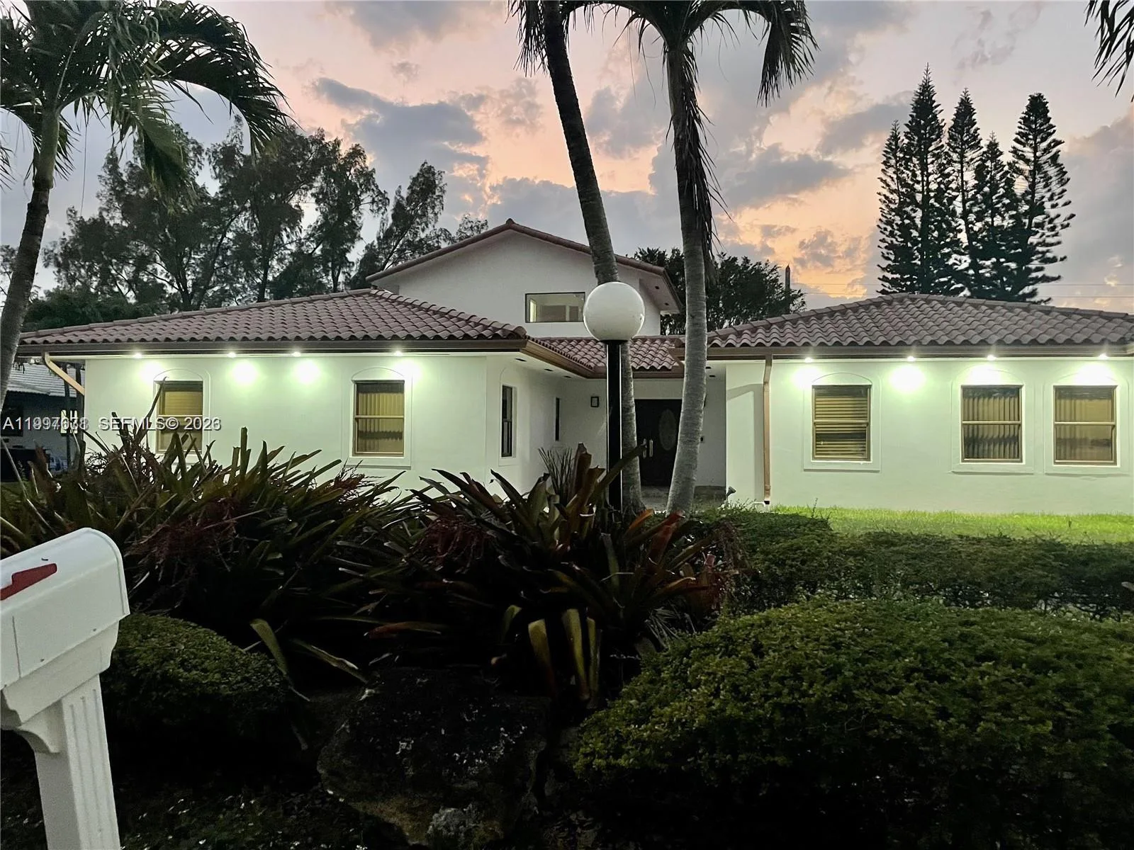 19740 W Saint Andrews Dr, Hialeah, FL 33015 photo 3