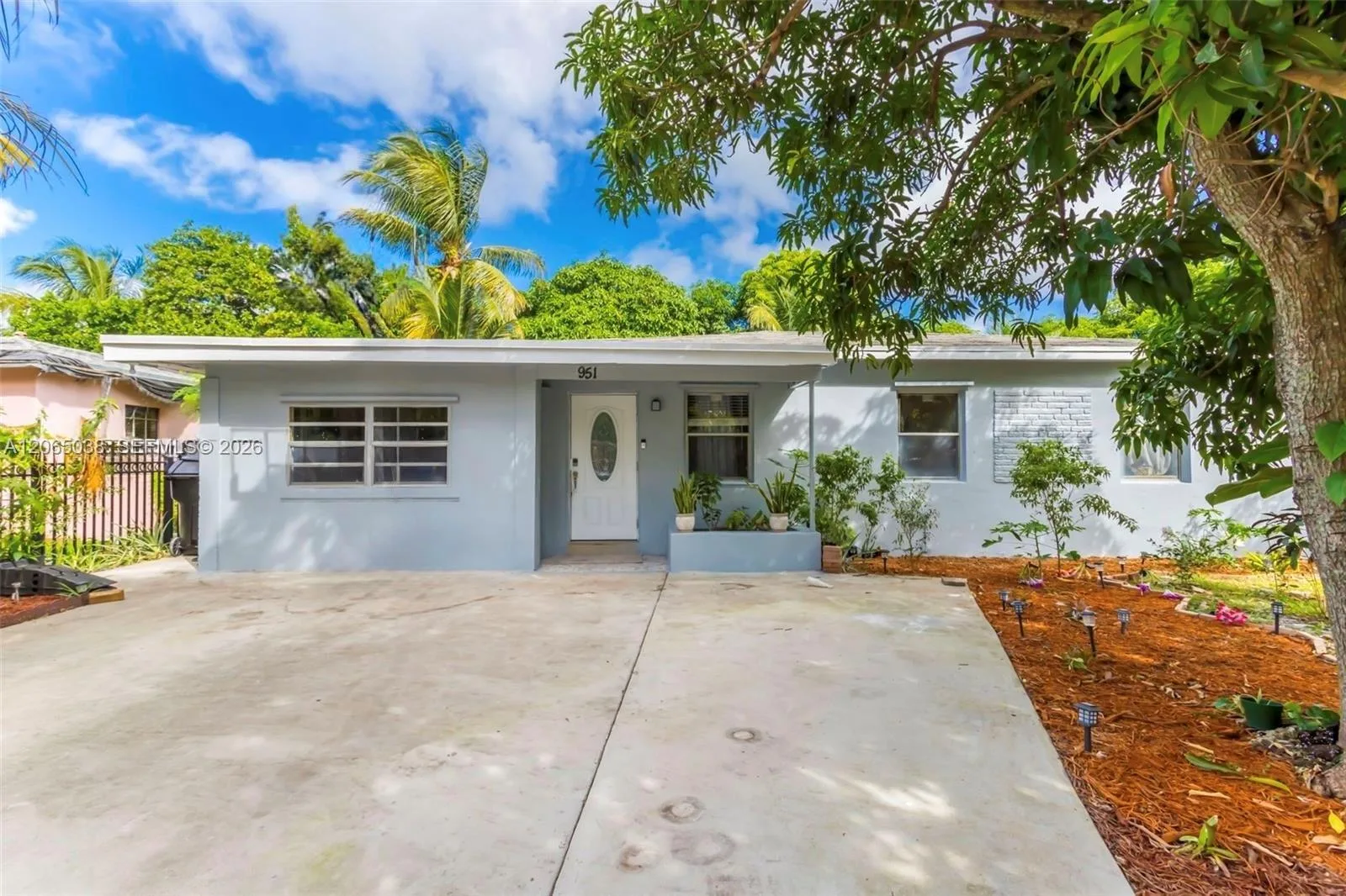 951 NE 157th Ter, North Miami Beach, FL 33162