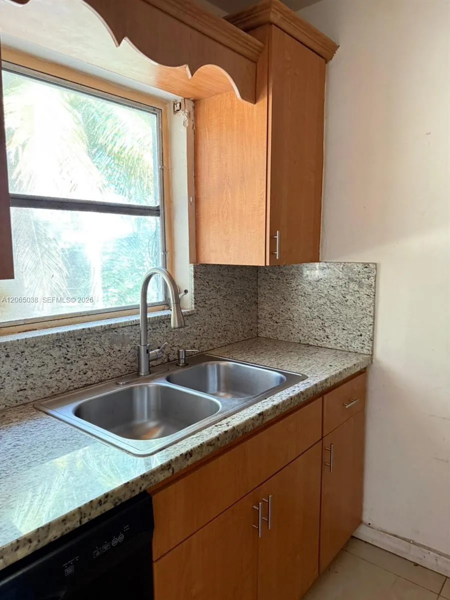 951 NE 157th Ter, North Miami Beach, FL 33162 photo 11