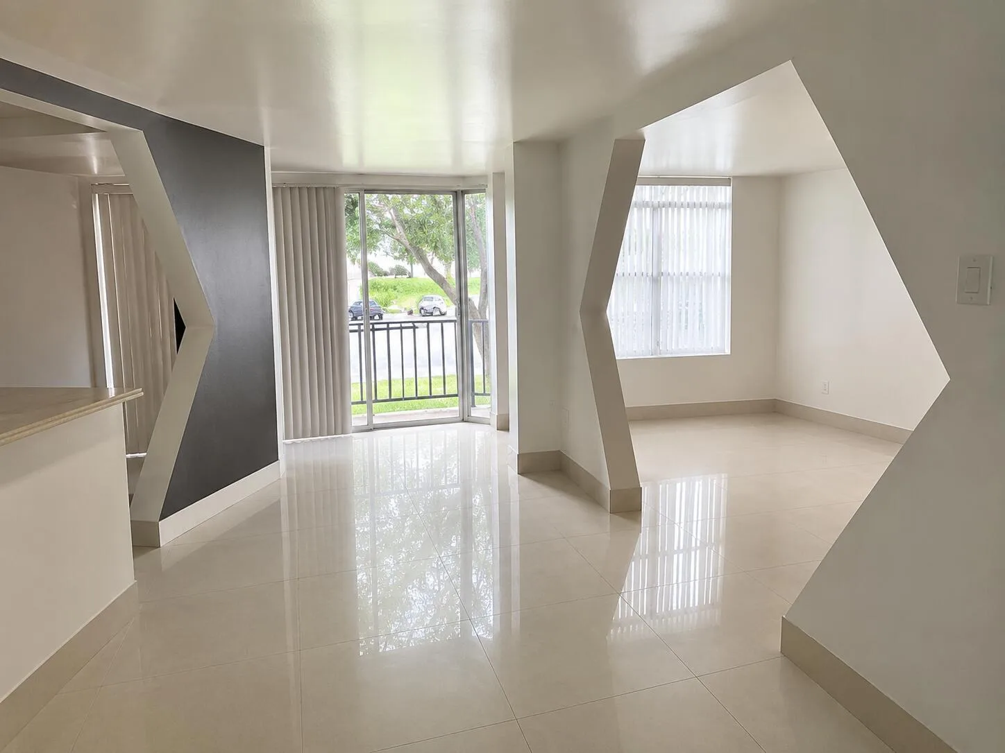 3690 INVERRARY Drive # 2Z, Lauderhill, FL 33319