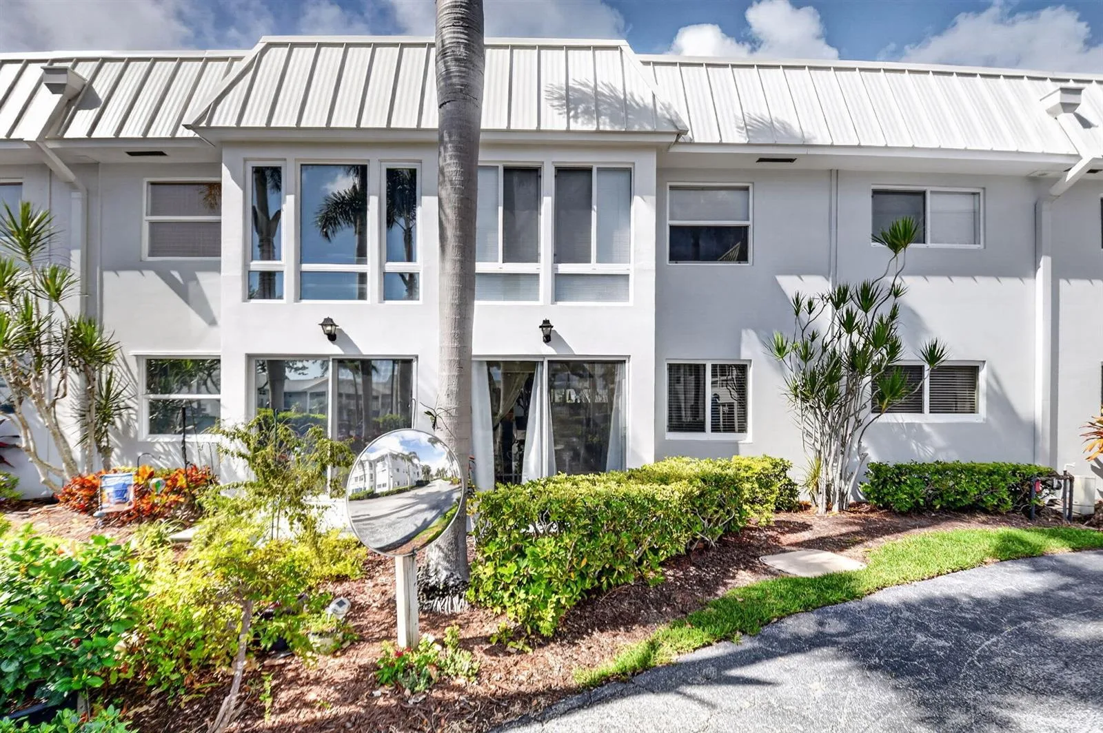 32 COLONIAL CLUB Drive # 102, Boynton Beach, FL 33435 photo 2