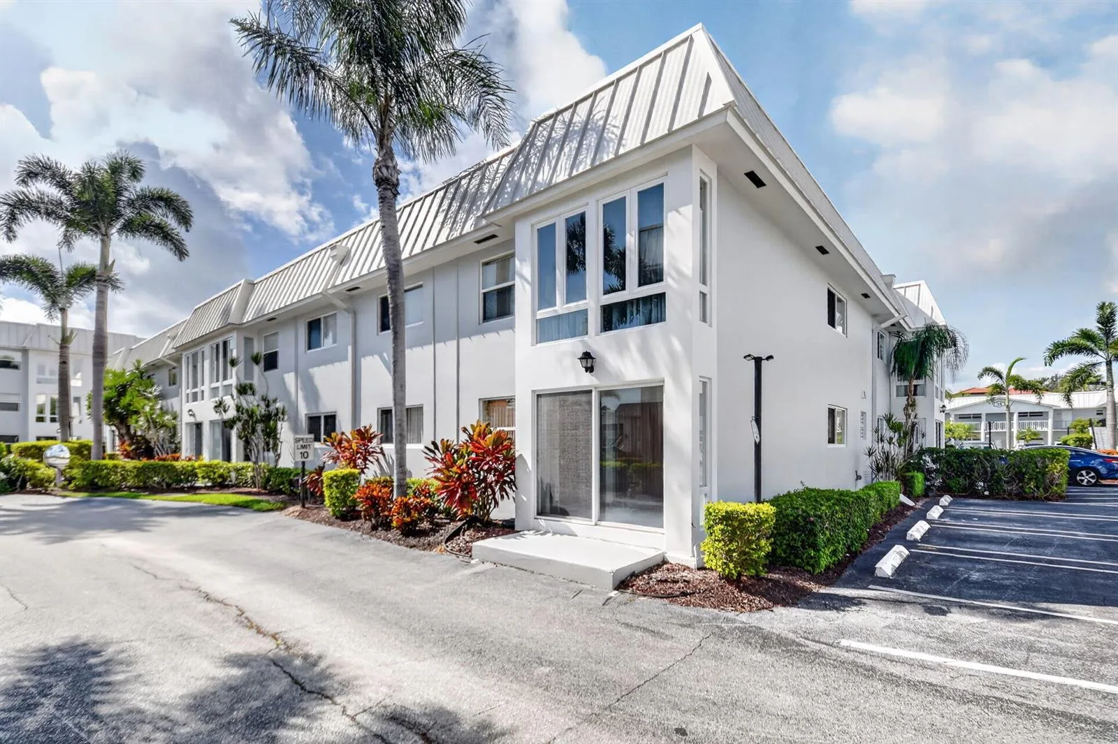 32 COLONIAL CLUB Drive # 102, Boynton Beach, FL 33435 photo 3